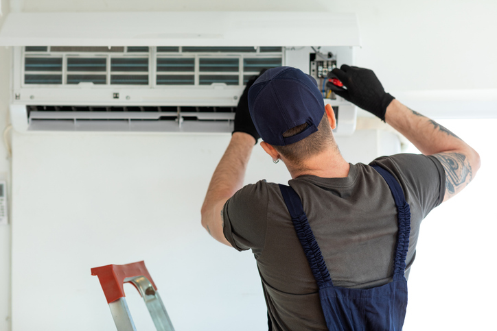 How Seasonal AC Maintenance Extends the Lifespan of Your Unit